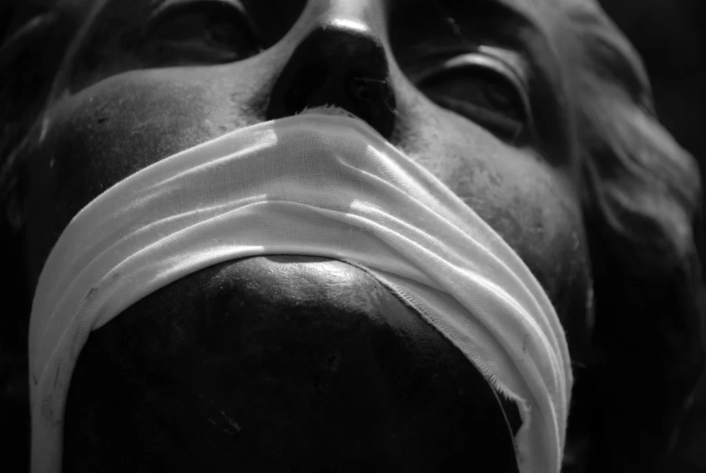 Statue with a gagged mouth.